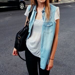Sleeveless denim buttondown